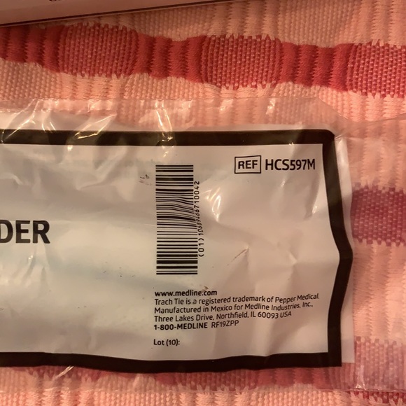 Medline Trach Tie Tracheotomy Tube Holder One Piece size Medium. - Picture 5 of 7